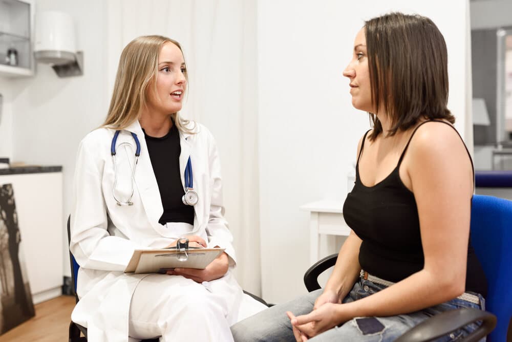 A doctor explaining to her patient what dry mouth is.